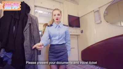 小骚货模仿列车售票员有模有样的，绝顶极品翘臀