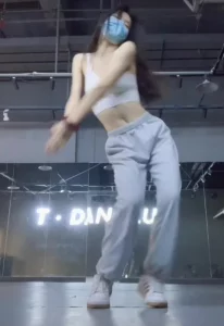 街舞团蛇腰女友，被调教师干到结尾求饶（40分钟完整）